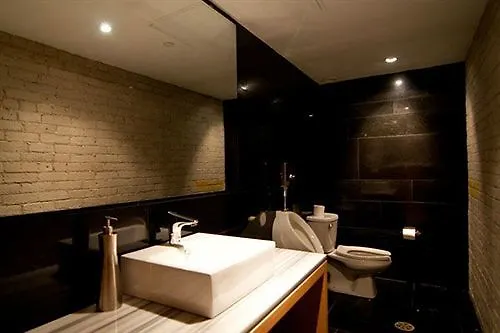 Hotel Ocho Toronto 3*,